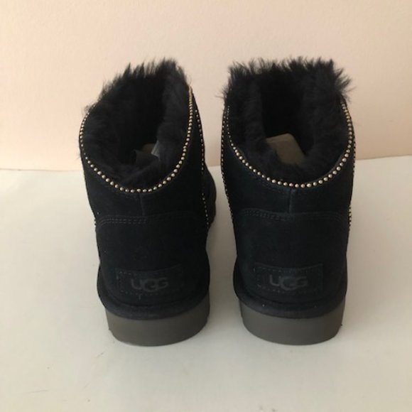 UGG Classic Ultra Mini Stud Genuine Shearling Lined Black Boot. NWT. Size: 8 - Picture 3 of 11